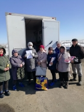 Автолавки прокопьевских кооператоров - просто работают и выезжают в отдаленные районы - в село Тыхта, чтобы обеспечить население продуктами питания.